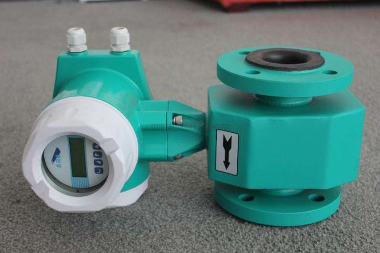 “便攜式明渠流量計液位流量同時比對功能探討”